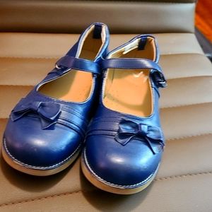 Girl's size 3 Navy Blue Mary Jane's shoes
